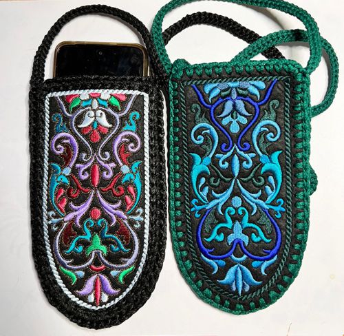 Finished smartphone purses.